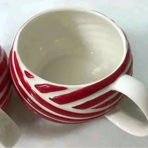 Set of 2 Starbucks  2013 candy cane stripe 12 oz mugs - Picture 6 of 11